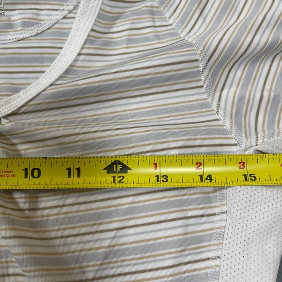 The North Face Womens T Shirt Size M Athletic Short Sleeve Moisture Wicking - Picture 4 of 7